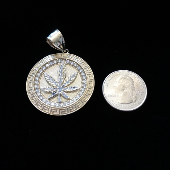 10k gold pendant